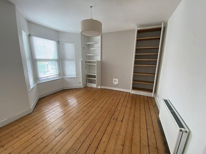 1 Bedroom Flat For Sale In Flat, Kingswood Road, Chiswick, London, W4
