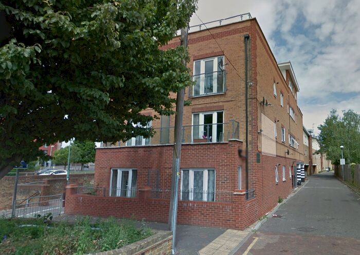 1 Bedroom Flat To Rent In Chamberlain Close, Ilford IG1