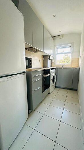 1 Bedroom Flat To Rent In Markhouse Avenue, London, E17