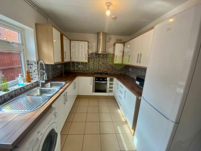 6 Bedroom Terraced House To Rent In Clarendon Park Road, Clarendon Park, LE2