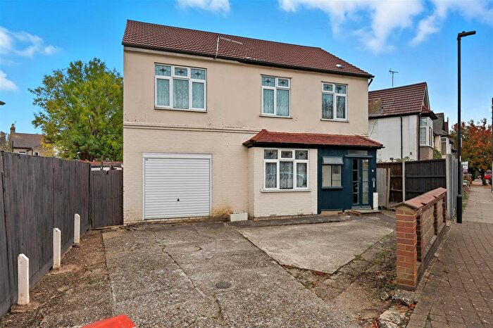 5 Bedroom Detached House For Sale In Allandale Road, Enfield, EN3