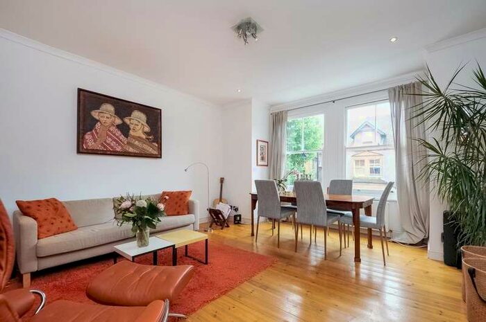 2 Bedroom Flat To Rent In Victoria Avenue, Surbiton, KT6