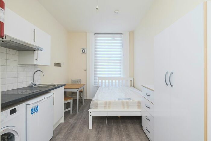 Studio To Rent In Ladbroke Grove, London W10