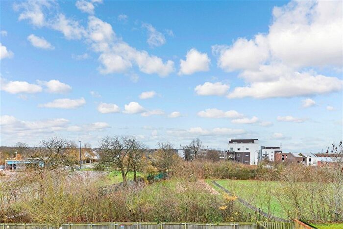 2 Bedroom Flat For Sale In Cameron Drive, Dartford, Kent, DA1