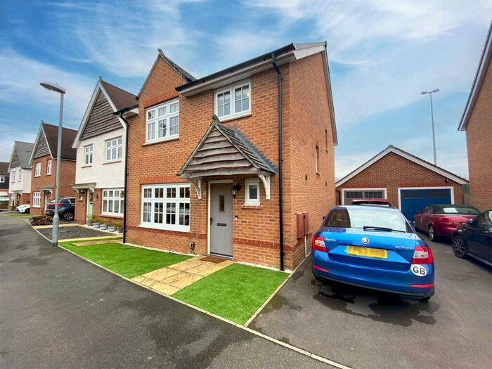 4 Bedroom Detached House To Rent In Kingfisher Chase, Bracknell, Berkshire, RG12