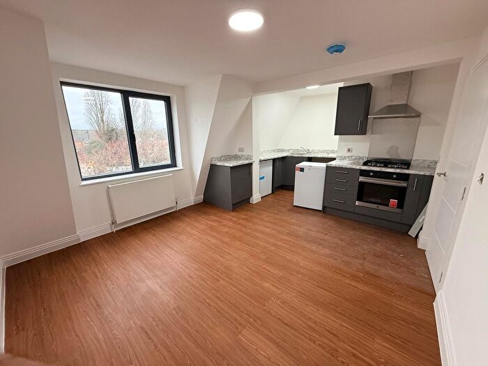 2 Bedroom Flat To Rent In Barge Drive, UB2