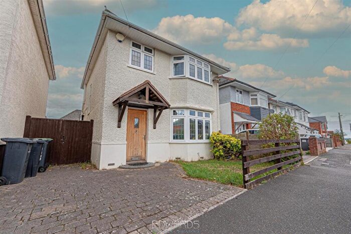 3 Bedroom Detached House To Rent In Saxonhurst Road, Bournemouth, BH10