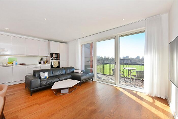 3 Bedroom Property For Sale In Lismore Boulevard, London, NW9
