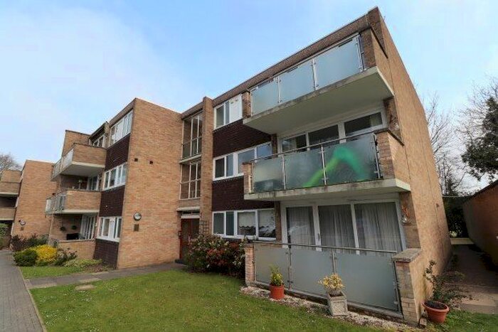 2 Bedroom Flat To Rent In Sawyers Hall Lane, Brentwood, CM15