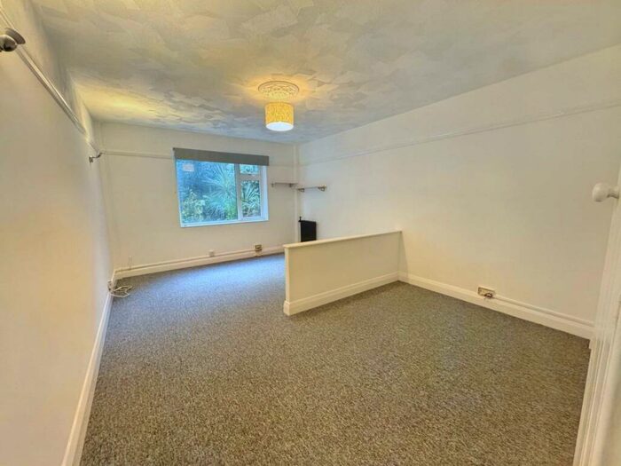 Flat To Rent In Bourne Avenue, Bournemouth, BH2