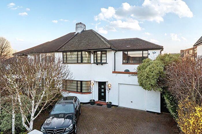 4 Bedroom Detached House For Sale In Broad Walk, Kidbrooke, SE3
