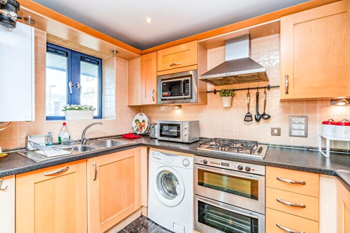 2 Bedroom Apartment To Rent In Charter House, Ocean Village, SO14