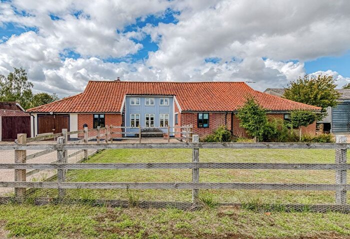 4 Bedroom Detached House For Sale In Burston Road, Dickleburgh, IP21