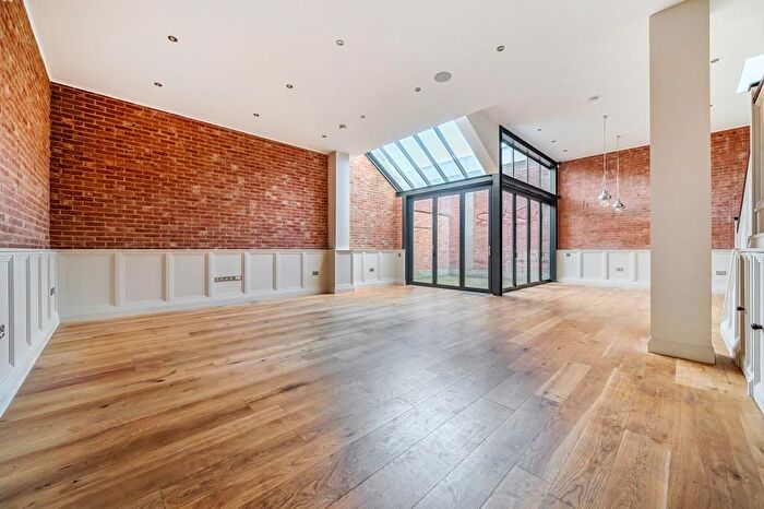 2 Bedroom Flat To Rent In Bartholomew Street, Newbury, RG14