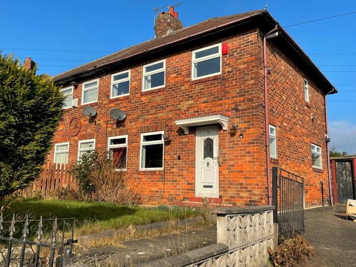 3 Bedroom Semi-Detached House To Rent In Barnby Royd, Huddersfield, HD5