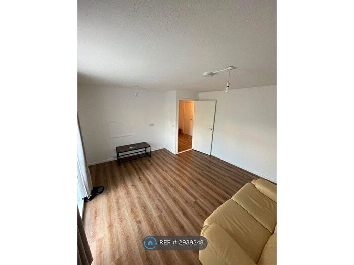 1 Bedroom Flat To Rent In Britwell, Slough, SL2