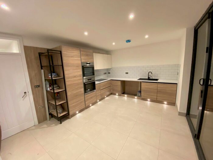 4 Bedroom Terraced House To Rent In Hallowell Close, Mitcham, CR4