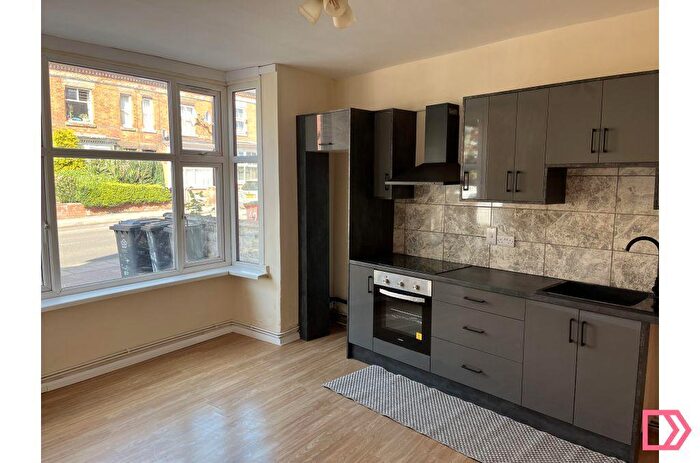 2 Bedroom Flat To Rent In Glenfield Road, Leicester, Leicestershire, LE3