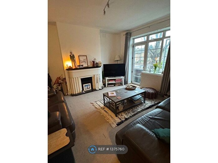 3 Bedroom Flat To Rent In North Hill, Highgate, N6