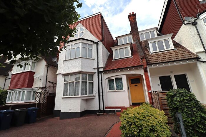 3 Bedroom Flat For Sale In Ravenscroft Avenue, Golders Green, NW11