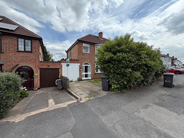 3 Bedroom Semi-Detached House For Sale In Aberdale Road, Leicester, LE2