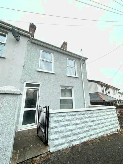 2 Bedroom Property To Rent In Vicary Street, Milford Haven, SA73
