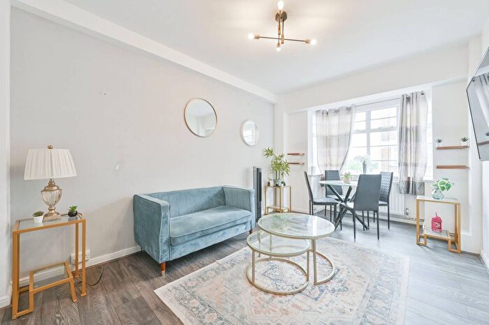 1 Bedroom Flat For Sale In Westbourne Court, Paddington, London, W2
