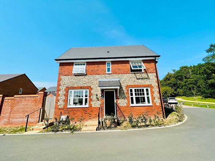 3 Bedroom Semi-Detached House For Sale In On The Green, Basingstoke, RG23