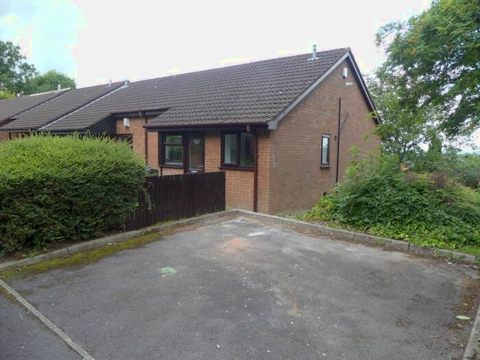 2 Bedroom Semi-Detached Bungalow To Rent In Woodfield Close, Chadderton, Oldham, OL8