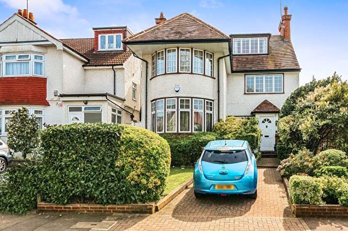 5 Bedroom Detached House For Sale In Middleton Road, London, NW11