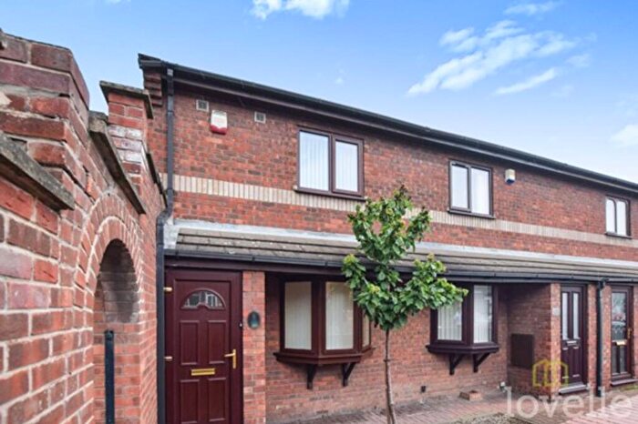 2 Bedroom End Of Terrace House For Sale In Bridge Road, Gainsborough, DN21