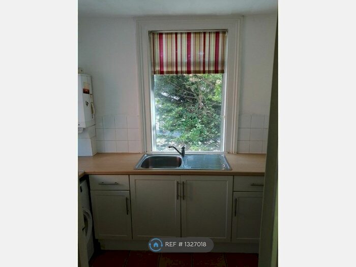 Studio To Rent In Vaughan Road, London, SE5