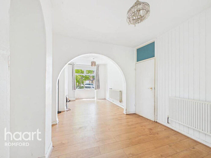 3 Bedroom Terraced House For Sale In Hainault Road, Romford, RM5