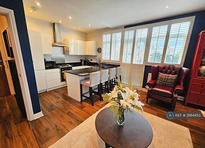 2 Bedroom Flat To Rent In Old Broadway, Didsbury, M20