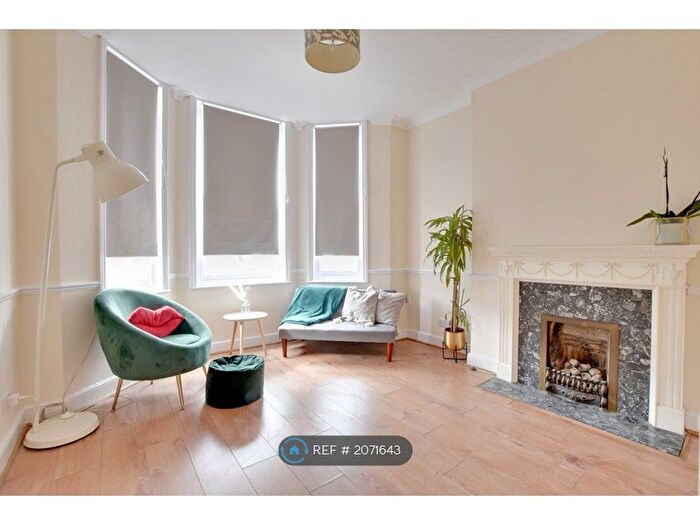 2 Bedroom Flat To Rent In Hither Green Lane, London, SE13