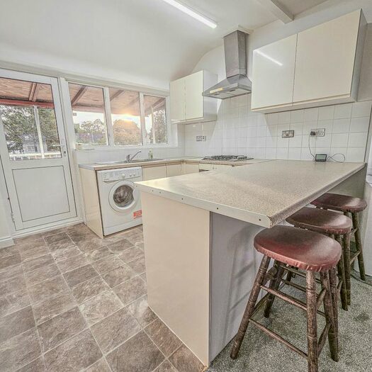 2 Bedroom Flat To Rent In Sparrows Herne, Bushey, WD23