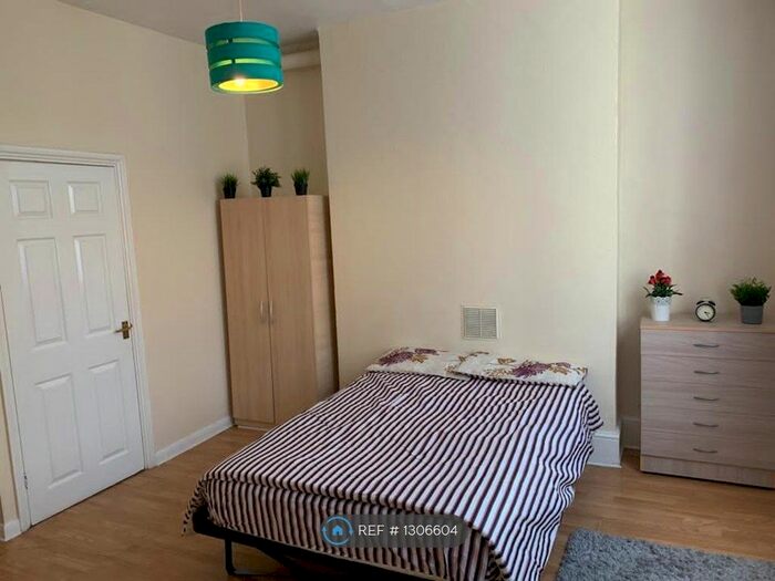 Studio To Rent In Green Lanes, London, N4
