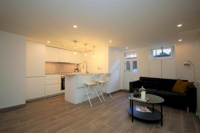 Studio To Rent In Sotheby Road, London N5