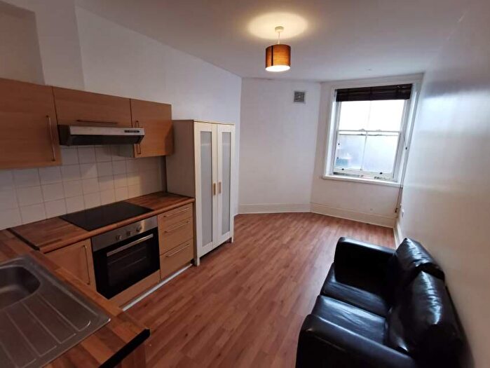 Flat To Rent In Holland Road, Hove, BN3