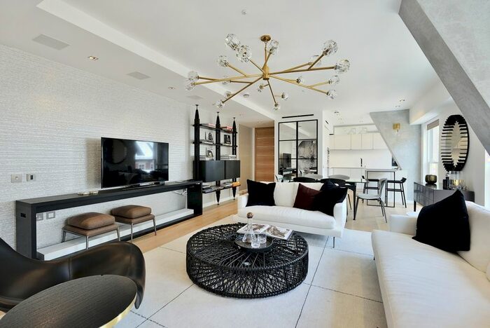 3 Bedroom Flat To Rent In Essex Street, Epc:C, WC2R