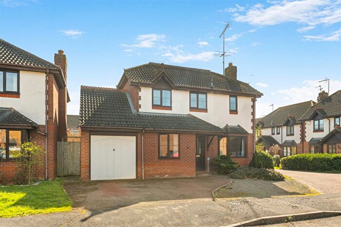 3 Bedroom Detached House For Sale In Woburn Close, Banbury, OX16