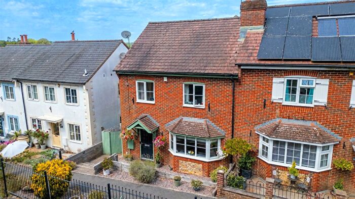 4 Bedroom Semi-Detached House For Sale In London Road, Overton, Basingstoke, Hampshire, RG25