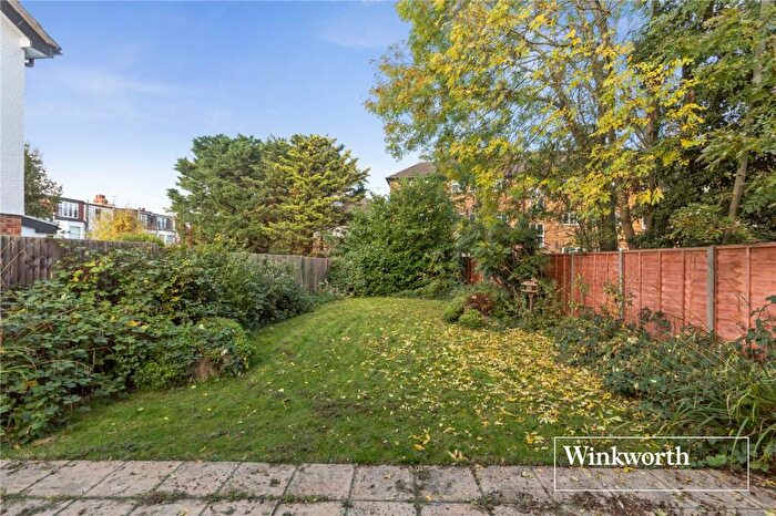 3 Bedroom End Of Terrace House For Sale In Cadogan Gardens, Finchley, London, N3