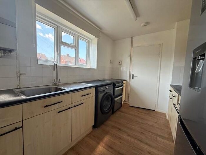 2 Bedroom Property To Rent In Almond Road, Burnham, SL1