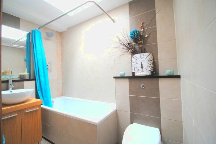 2 Bedroom Flat To Rent In Wimborne Road, Bournemouth, BH3