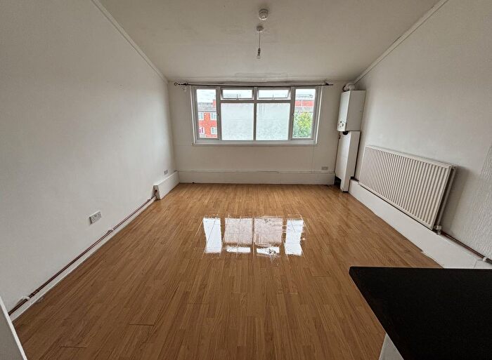 1 Bedroom Flat To Rent In Sadler Close, Mitcham, CR4