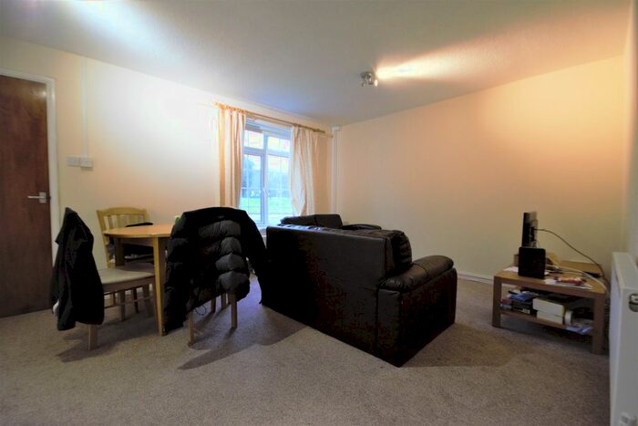 4 Bedroom Semi-Detached House To Rent In Southway, Guildford GU2