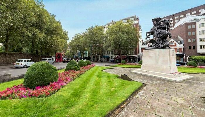 5 Bedroom Flat To Rent In Strathmore Court, Park Road, London, NW8