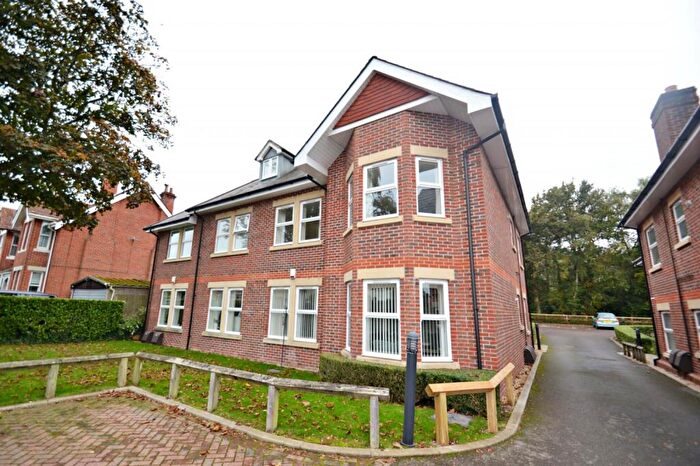 2 Bedroom Flat To Rent In Broadstone, BH18