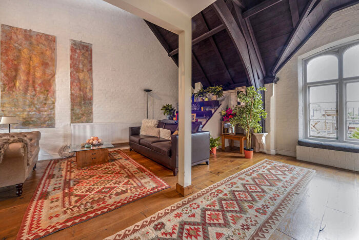 2 Bedroom Apartment To Rent In Richmond Avenue, Islington, London, N1